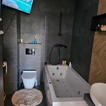 Luksusowy 60 M Z Jacuzzi Oraz Z Ogrodkiem Na Dachu Na Wylacznosc ! Daire Krakow